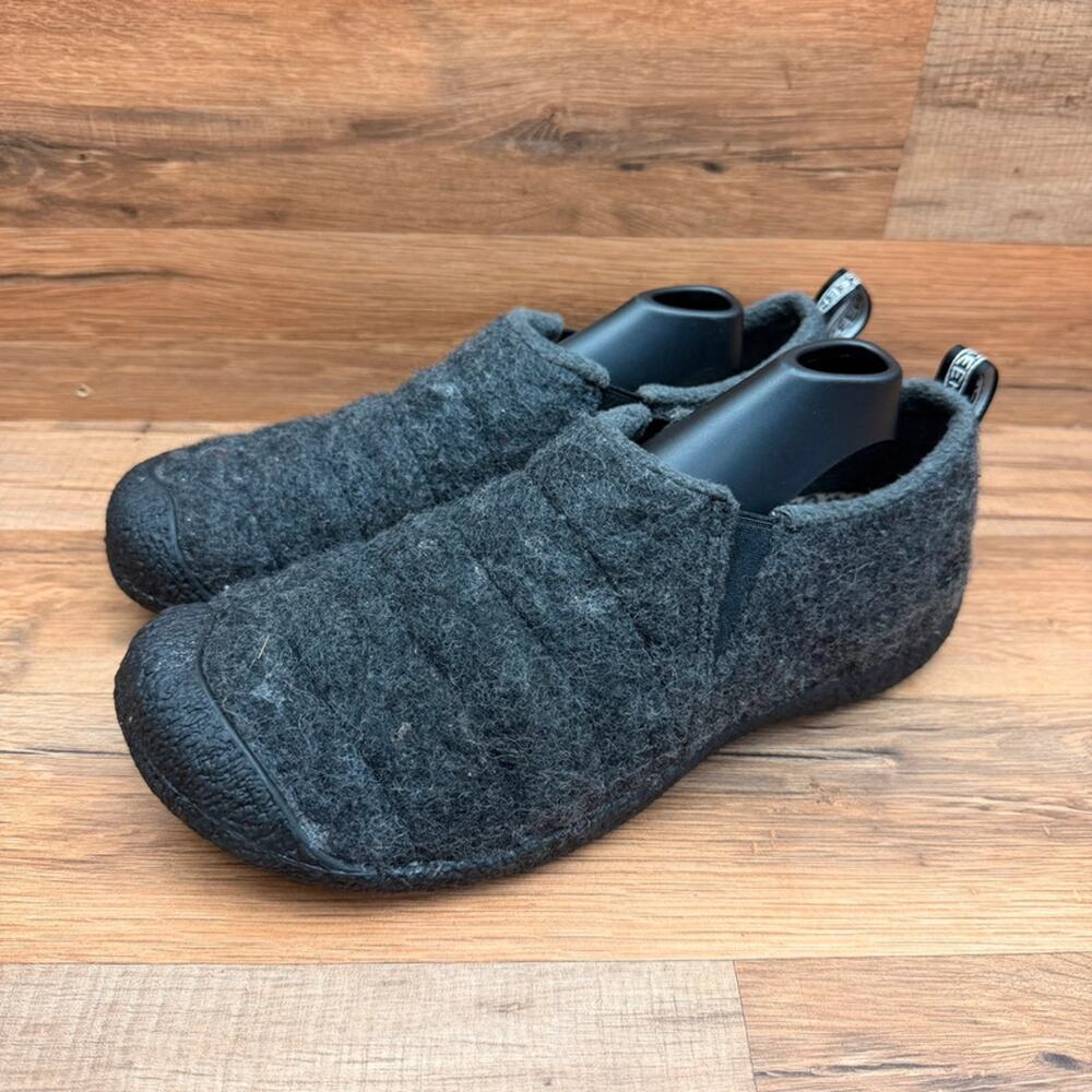 Keen women size 10 Slip-On Felt Shoes Gray